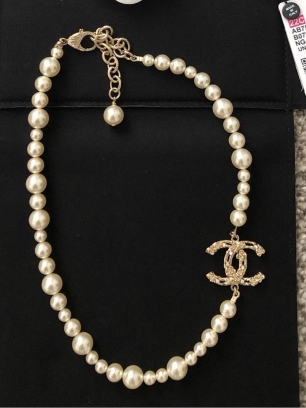 NEW CHANEL 22C Faux Pearl, Gold Metal CC Logo Necklace (New in Box)
